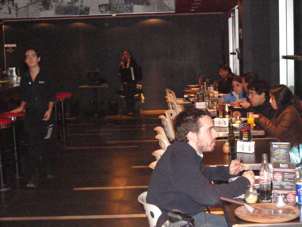 música-en-vivo-roccos-la-reina-pizzas música-en-vivo-roccos-la-reina-pizzas