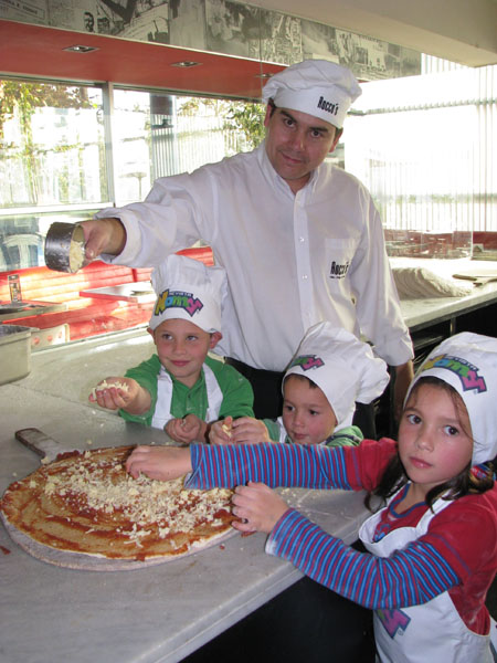 fotos-clases-de-preparacion-de-pizzas fotos-clases-de-preparacion-de-pizzas